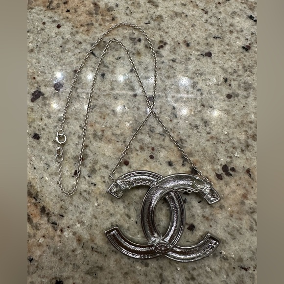 Authentic Chanel CC large silver brooch! - Picture 2 of 4